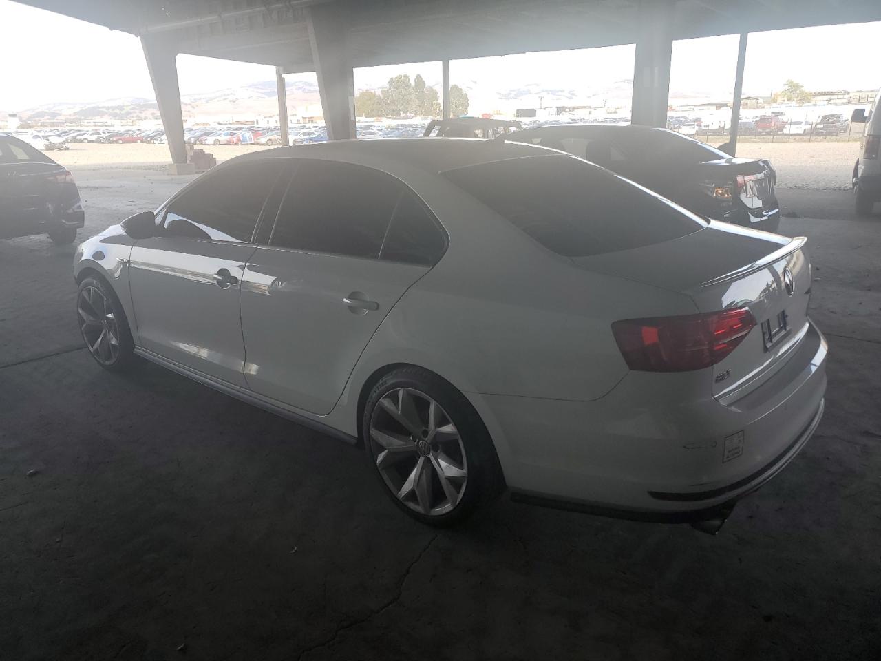 2017 VOLKSWAGEN JETTA GLI photo 2