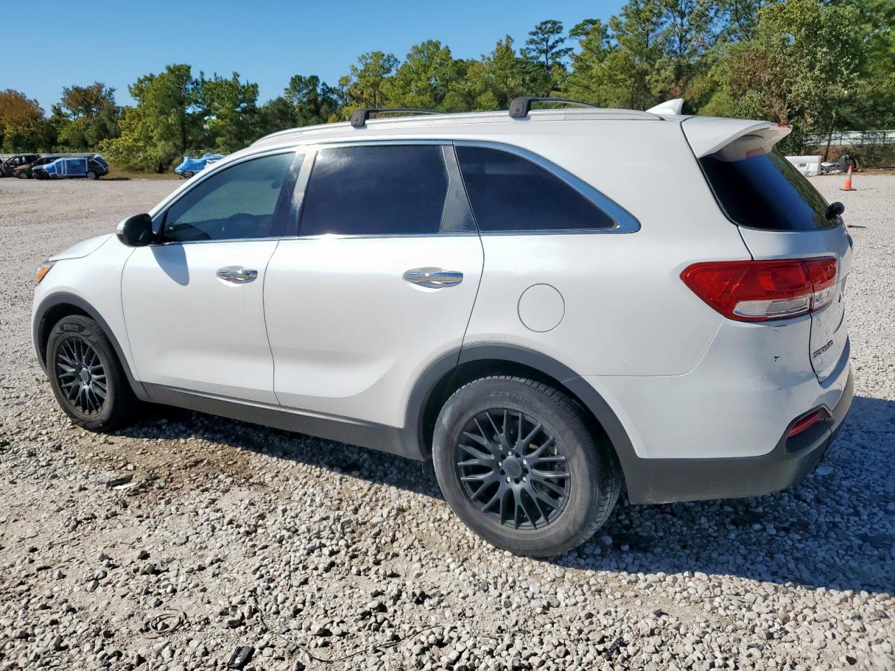 2017 KIA SORENTO LX photo 2