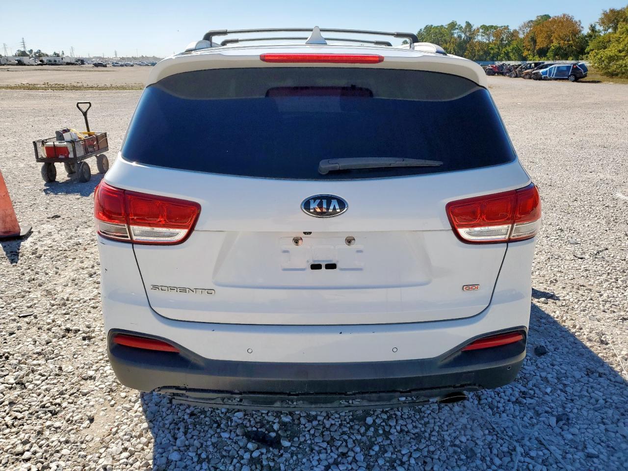 2017 KIA SORENTO LX photo 6