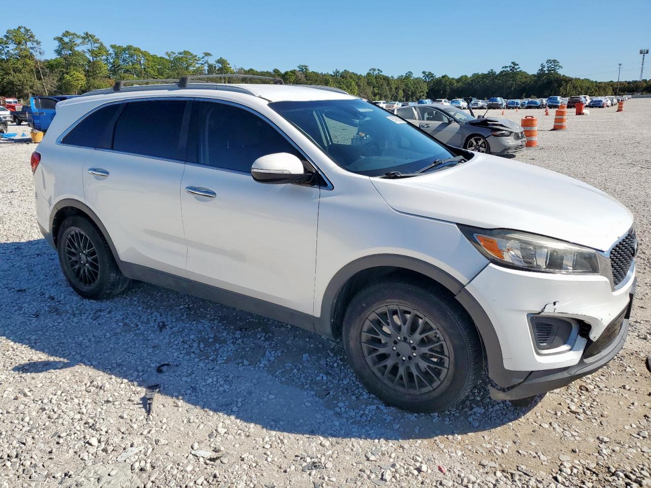 2017 KIA SORENTO LX photo 4