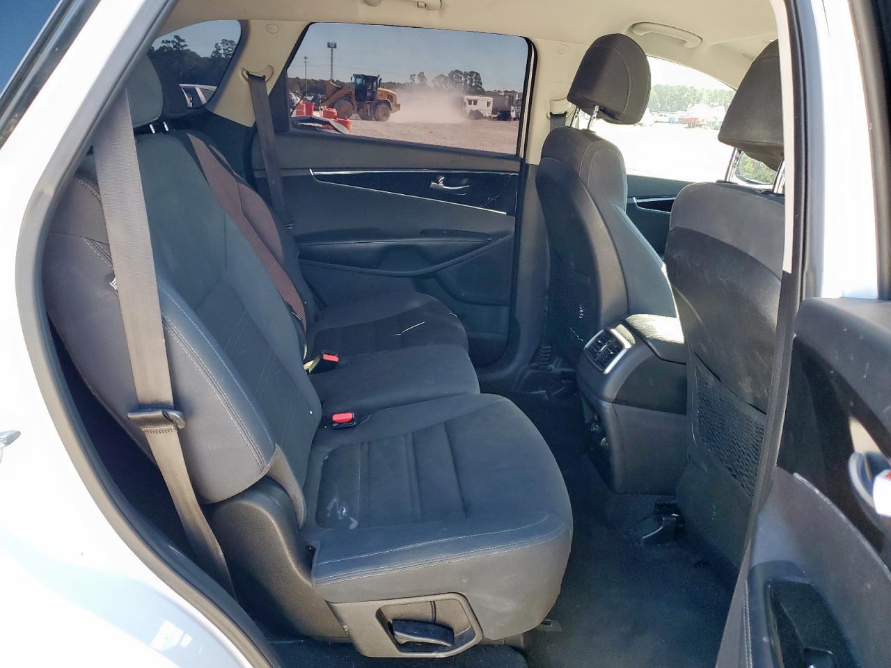 2017 KIA SORENTO LX photo 11