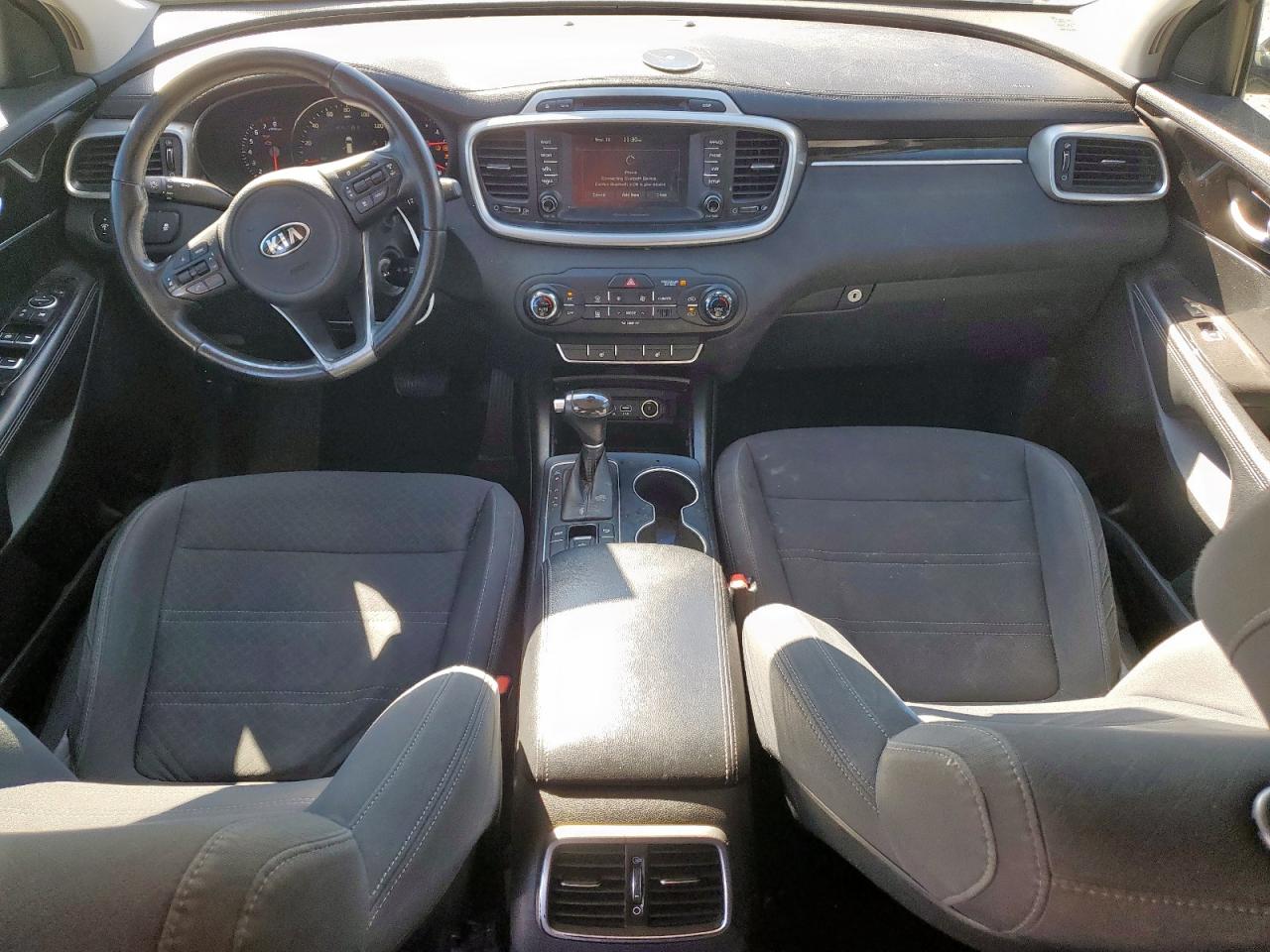 2017 KIA SORENTO LX photo 8