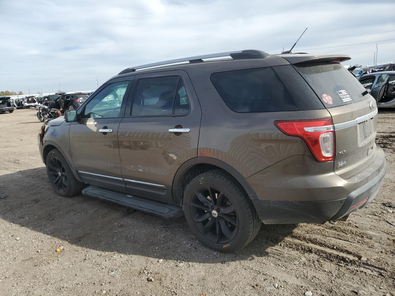 2015 FORD EXPLORER XLT photo 3