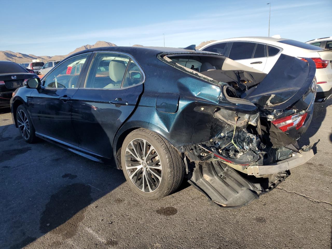 2019 TOYOTA CAMRY SE photo 4