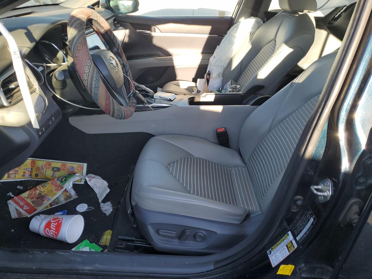 2019 TOYOTA CAMRY SE photo 19