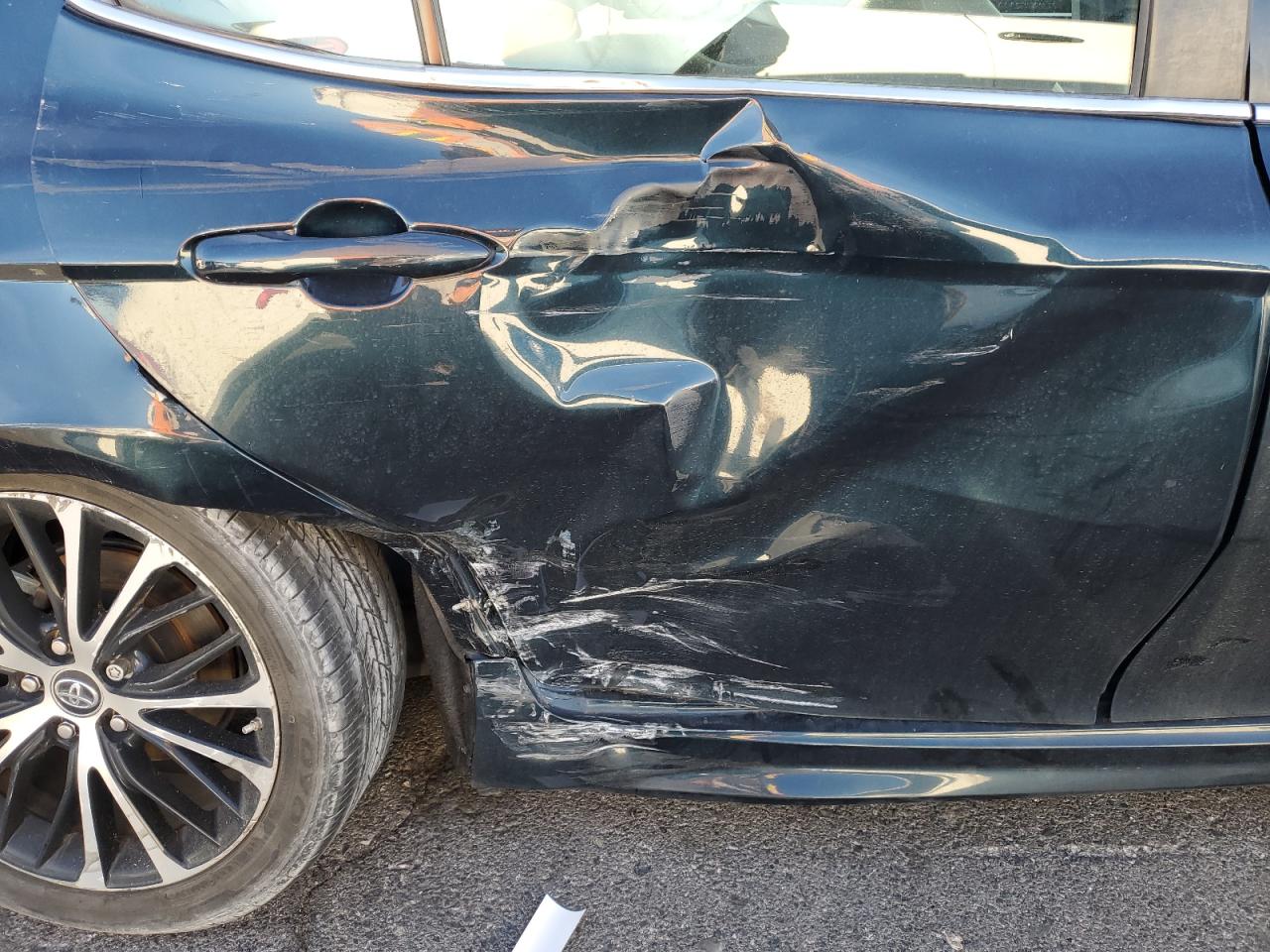 2019 TOYOTA CAMRY SE photo 28