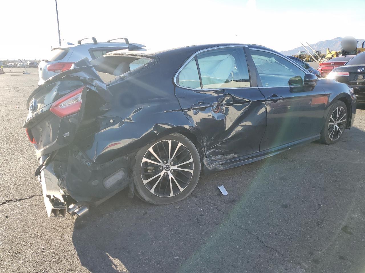2019 TOYOTA CAMRY SE photo 7