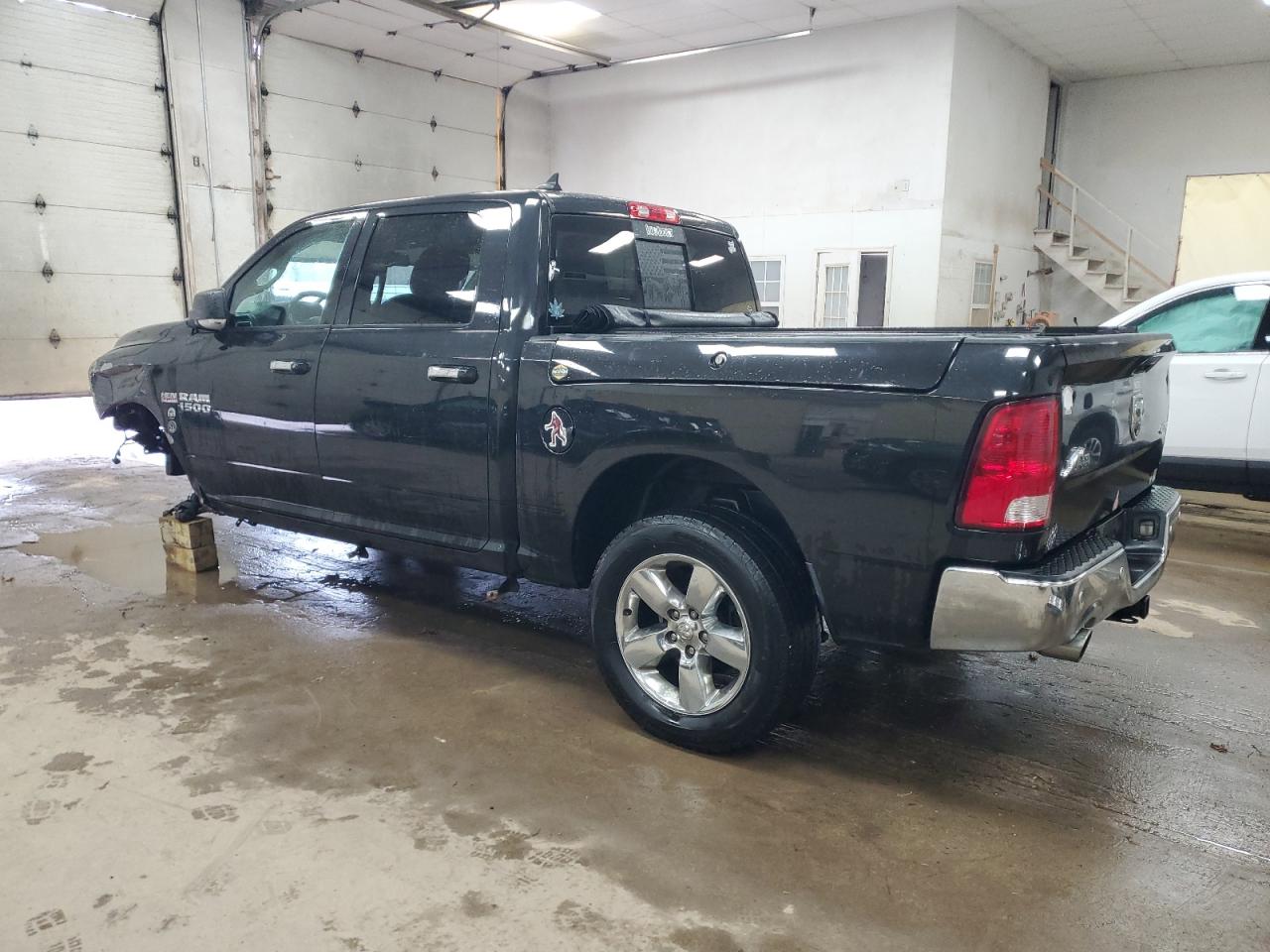 2018 RAM 1500 SLT photo 3