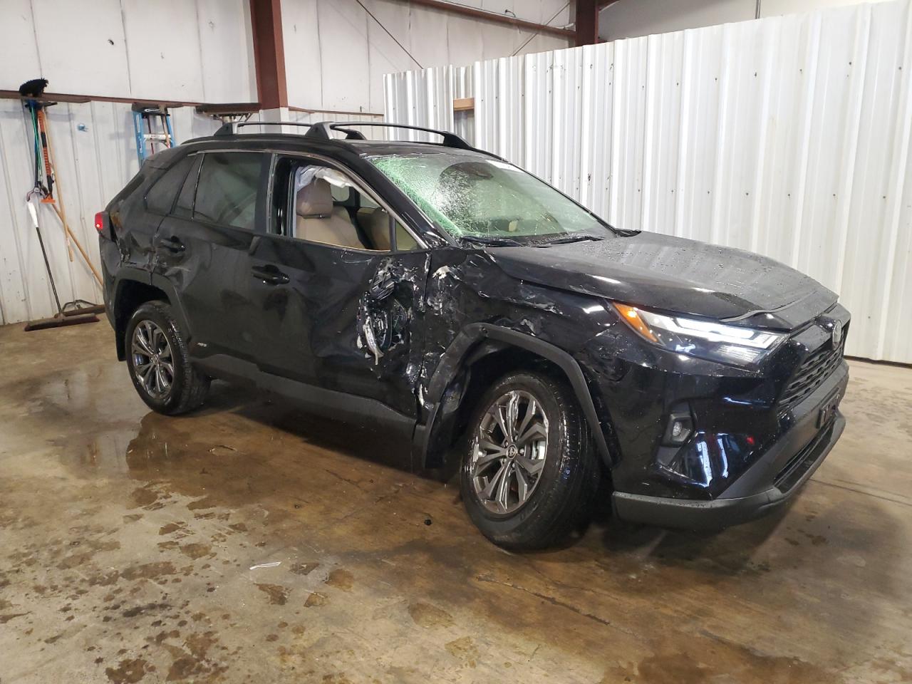 2025 TOYOTA RAV4 XLE PREMIUM photo 4