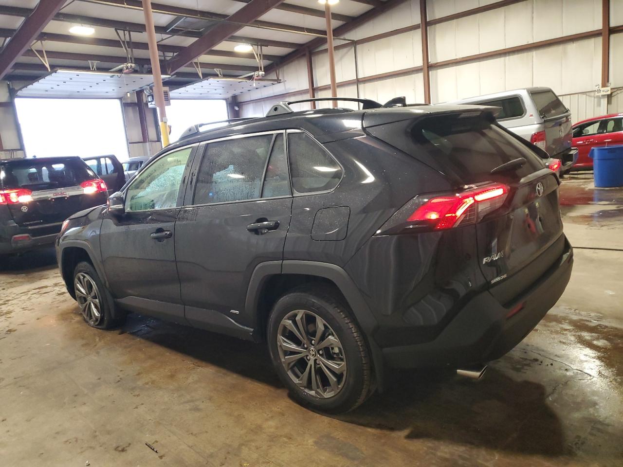 2025 TOYOTA RAV4 XLE PREMIUM photo 2