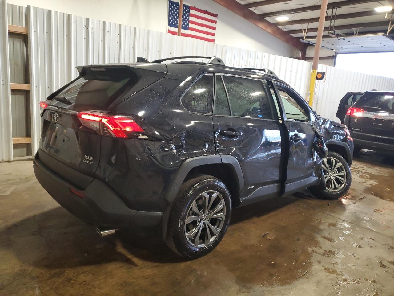2025 TOYOTA RAV4 XLE PREMIUM photo 3