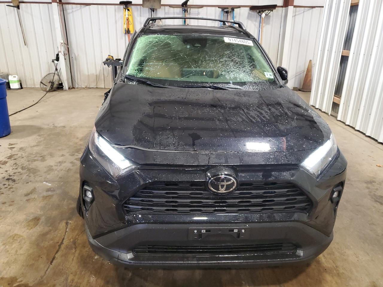 2025 TOYOTA RAV4 XLE PREMIUM photo 5