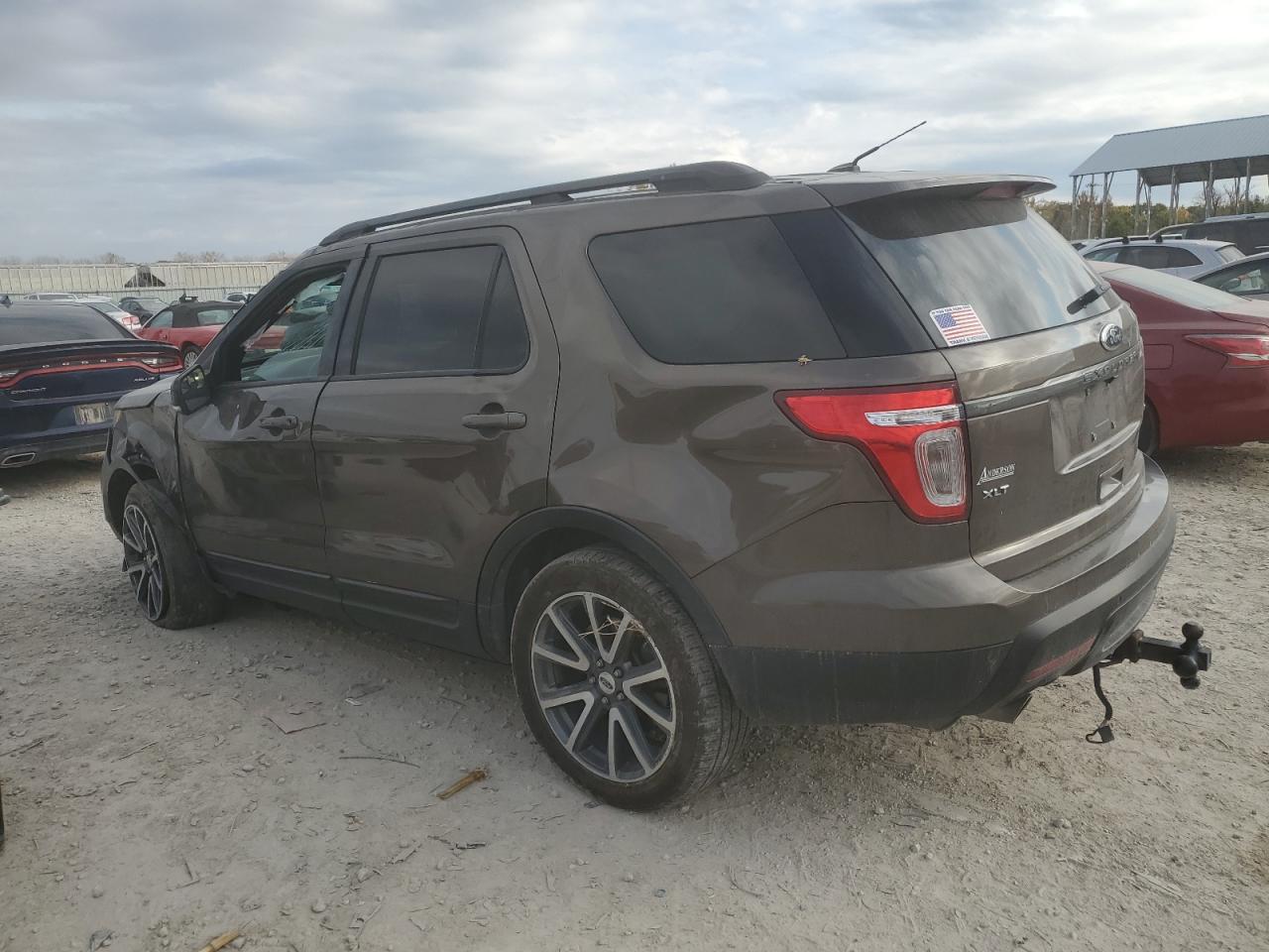 2015 FORD EXPLORER XLT photo 3