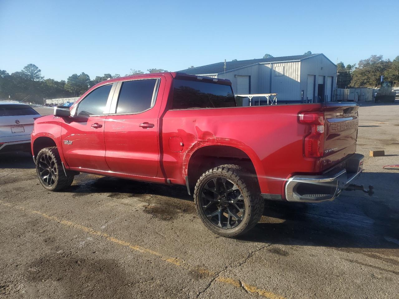 2020 CHEVROLET SILVERADO K1500 LT photo 2