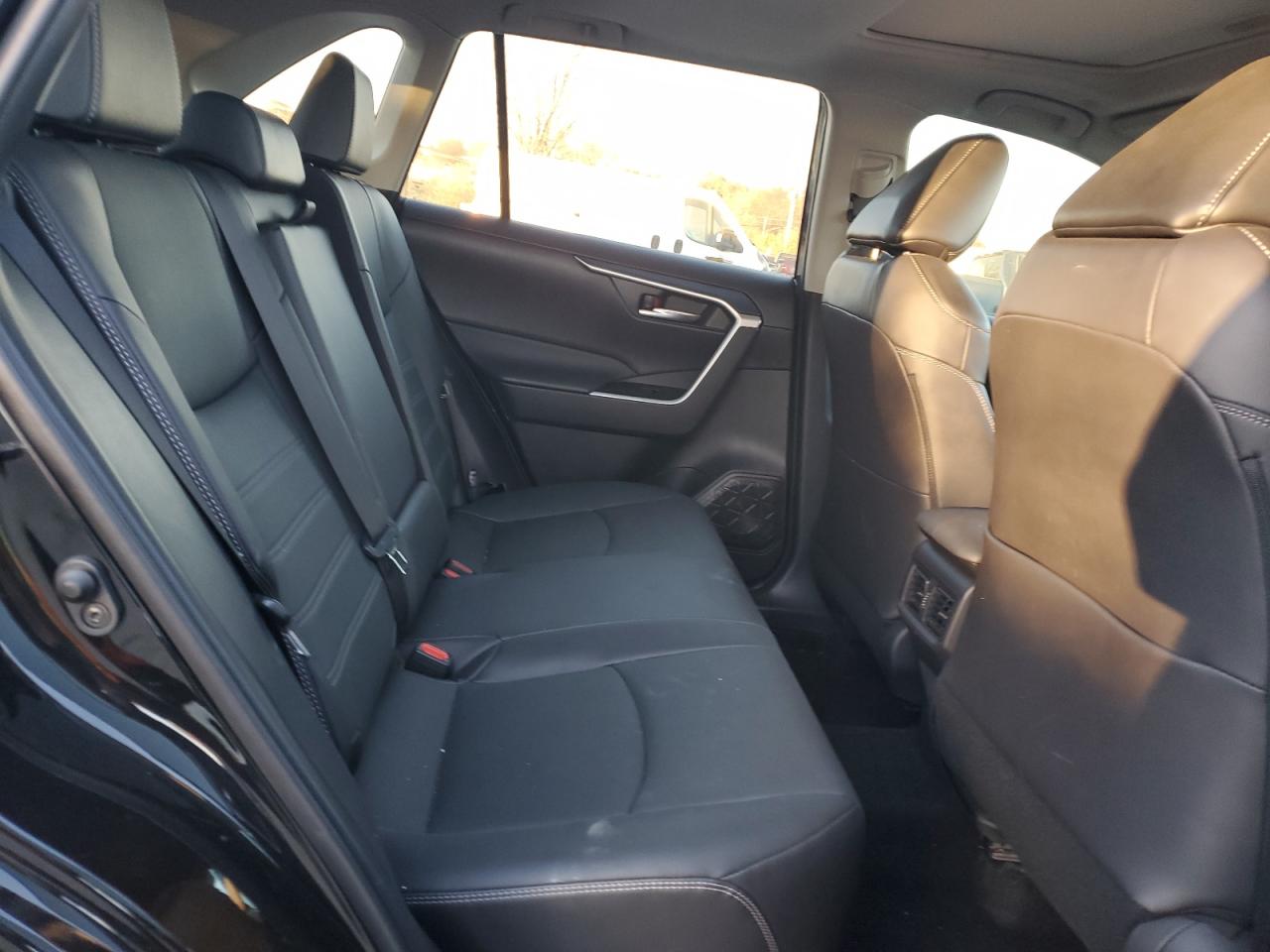 2024 TOYOTA RAV4 XLE PREMIUM photo 21