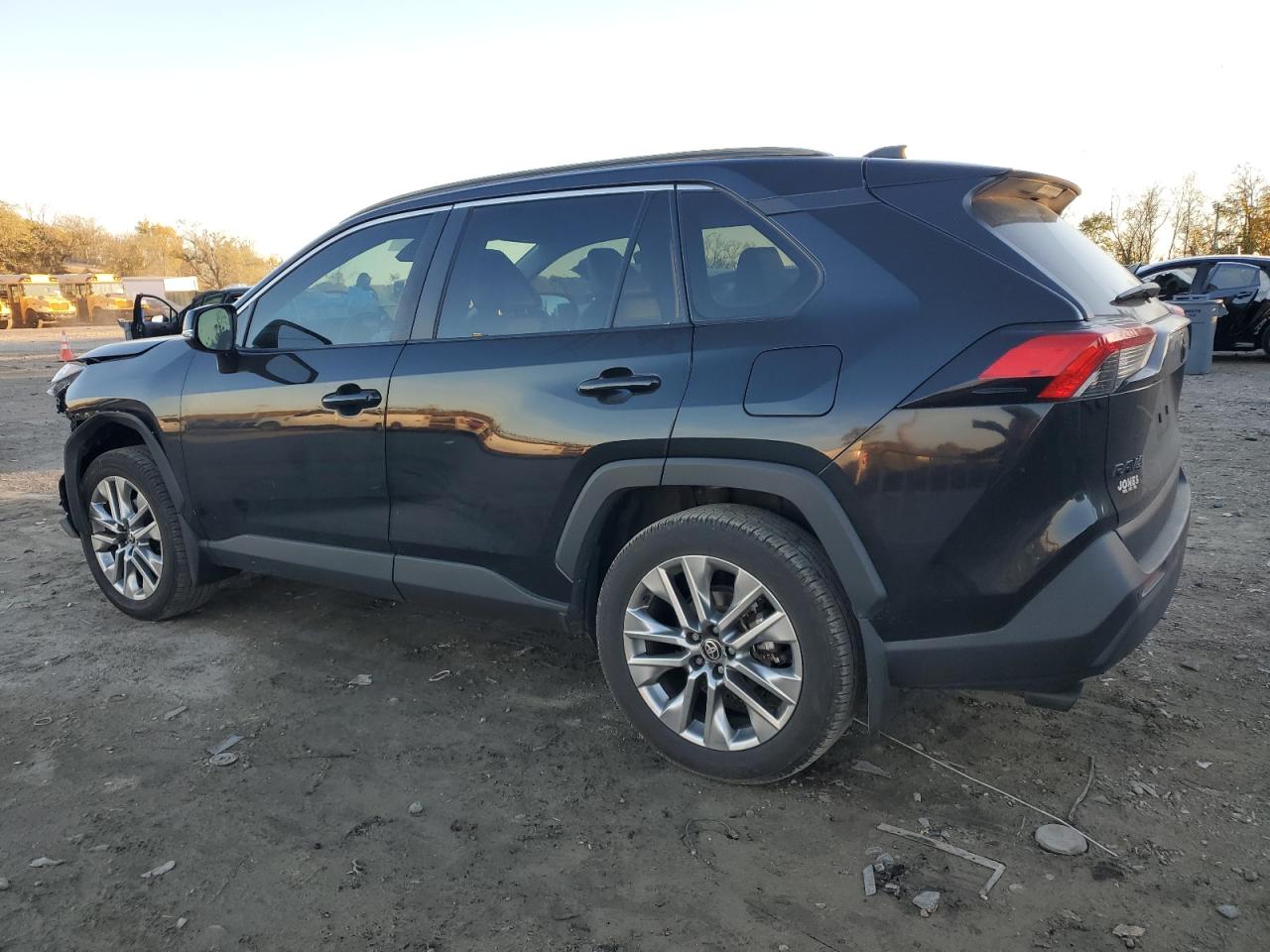2024 TOYOTA RAV4 XLE PREMIUM photo 3