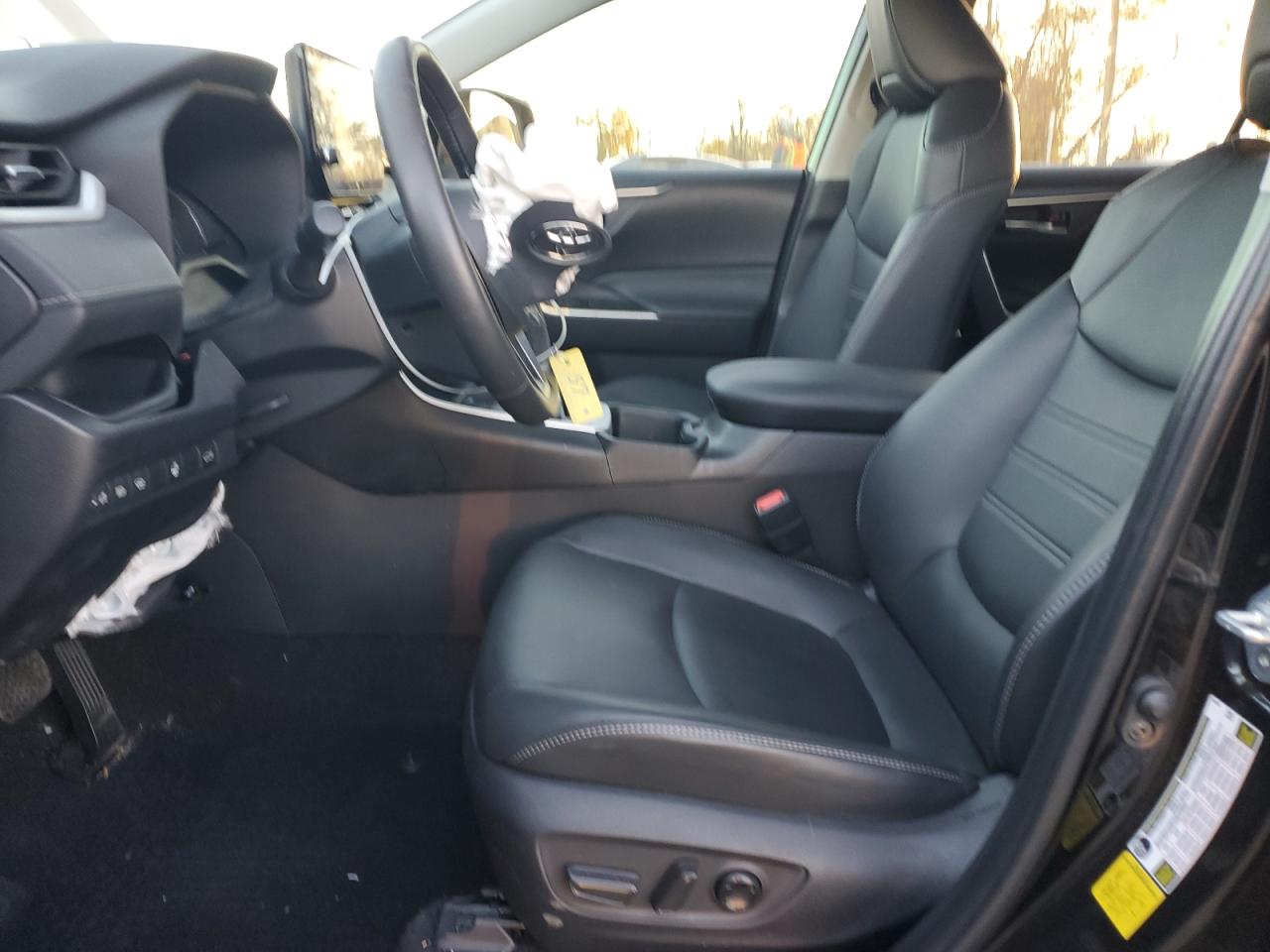 2024 TOYOTA RAV4 XLE PREMIUM photo 13