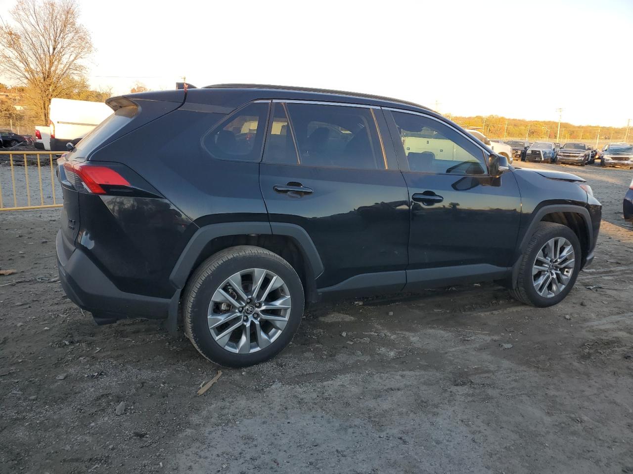 2024 TOYOTA RAV4 XLE PREMIUM photo 5