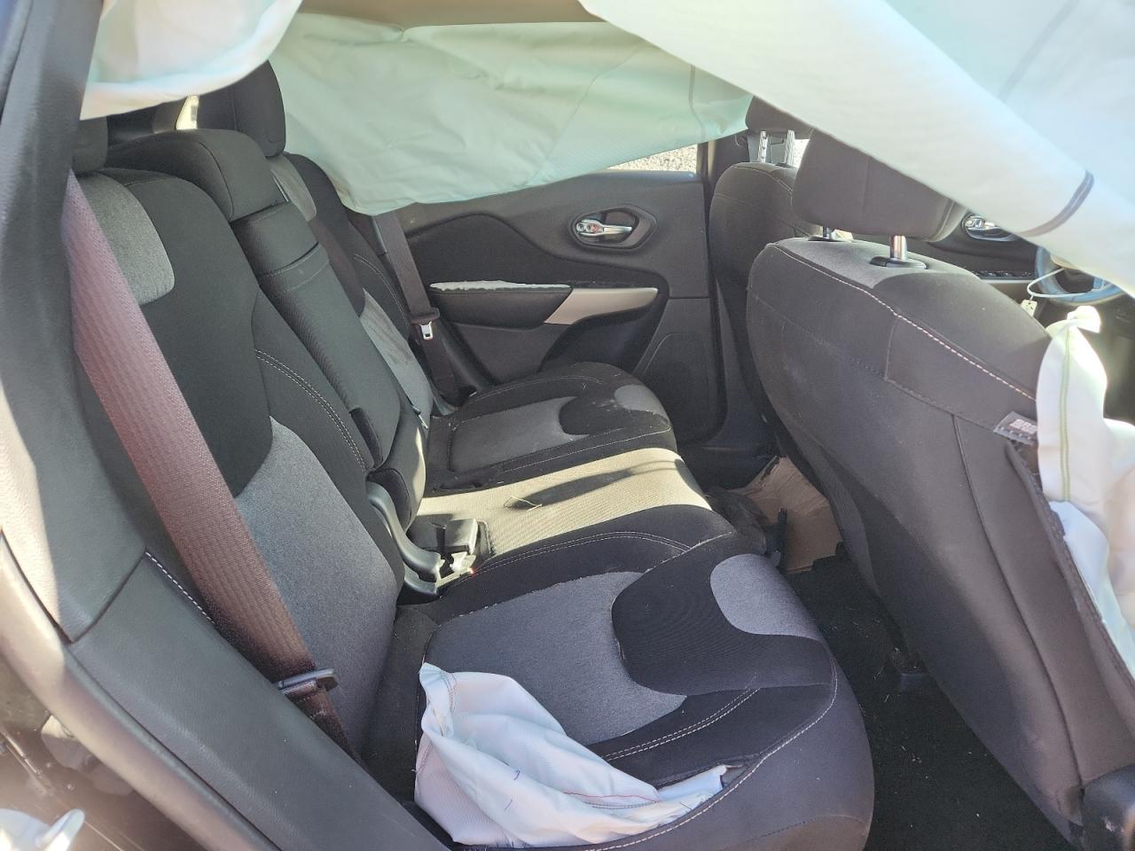 2018 JEEP CHEROKEE LATITUDE photo 11