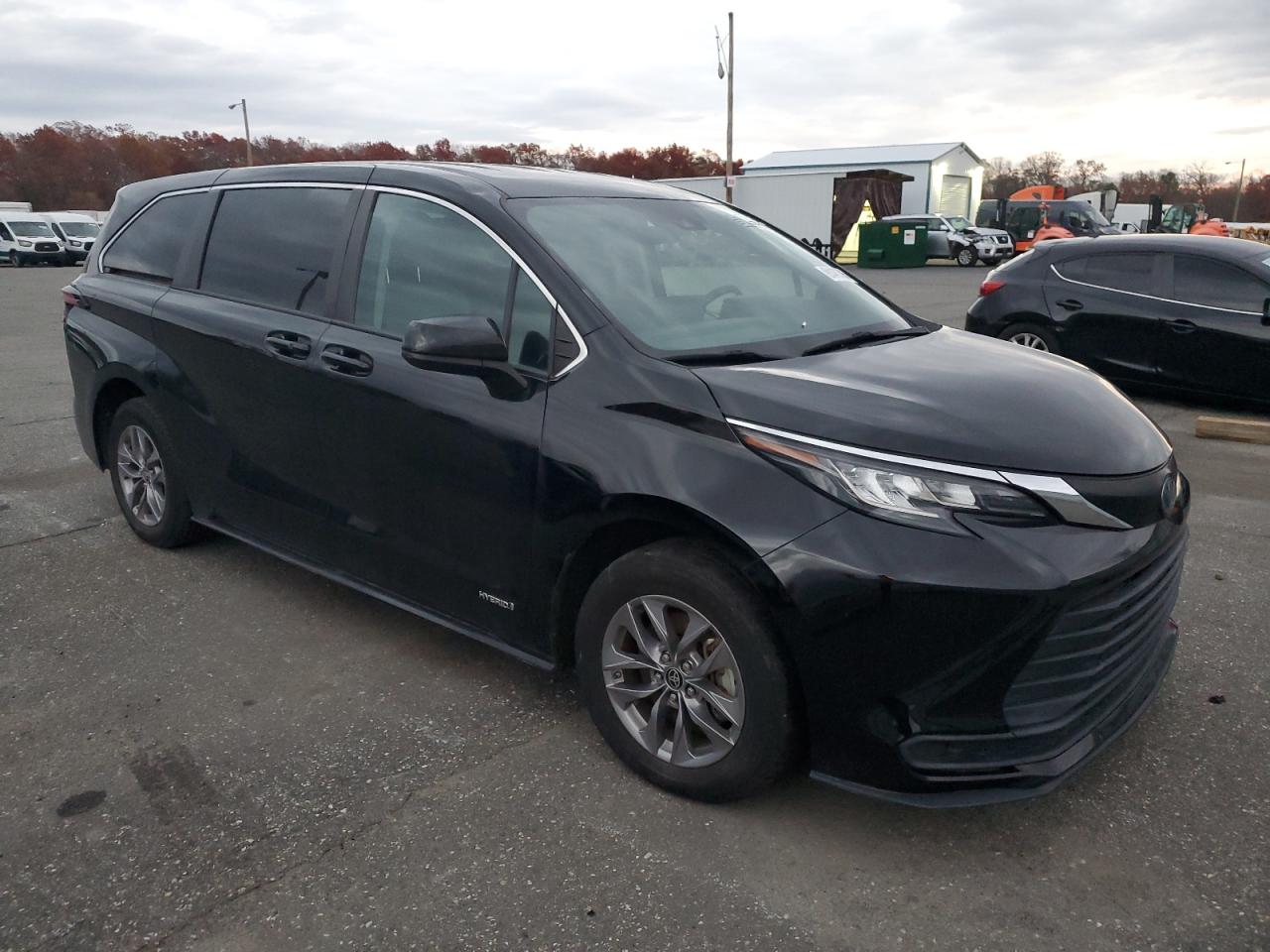 2021 TOYOTA SIENNA LE photo 10
