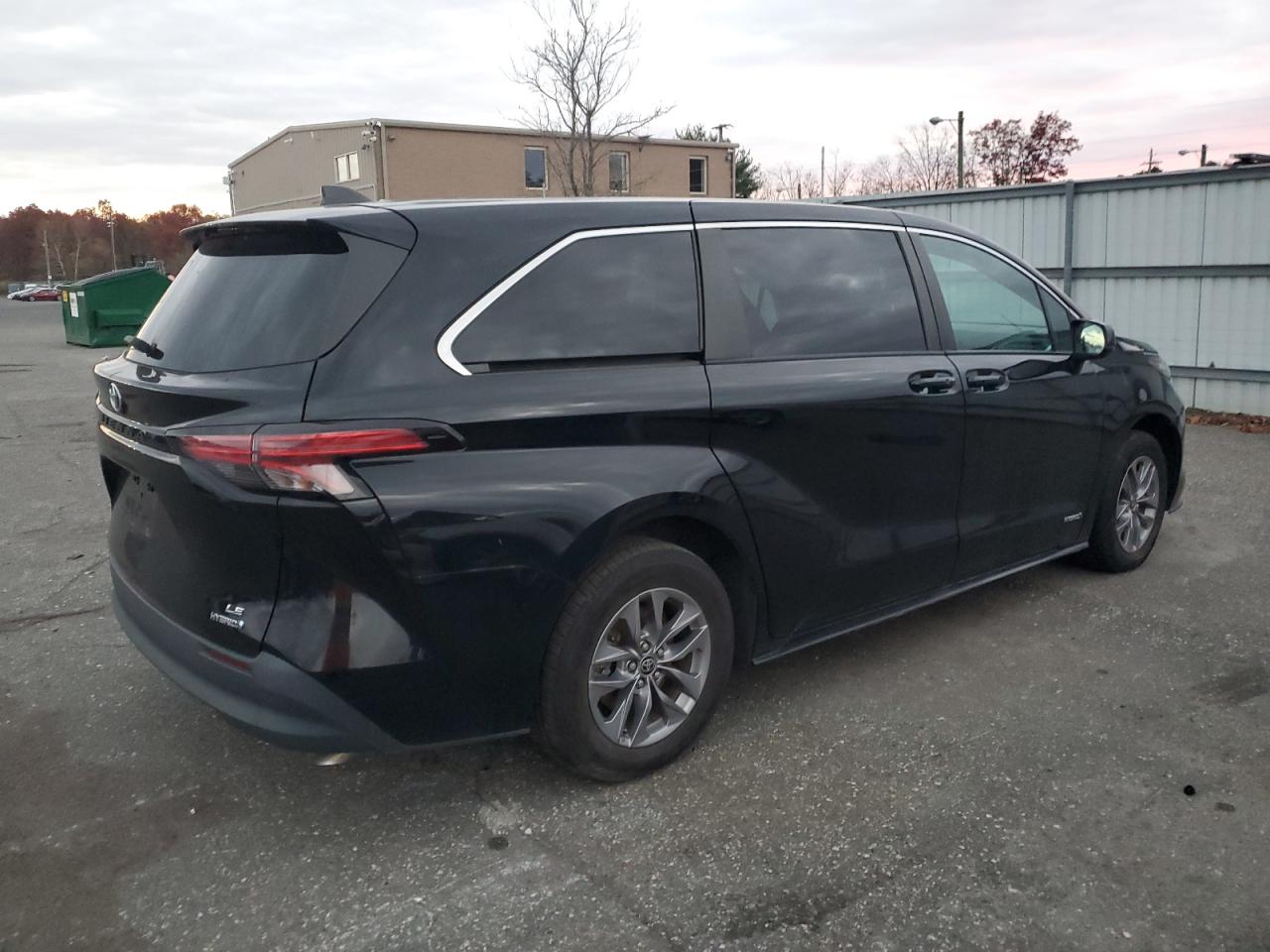 2021 TOYOTA SIENNA LE photo 7