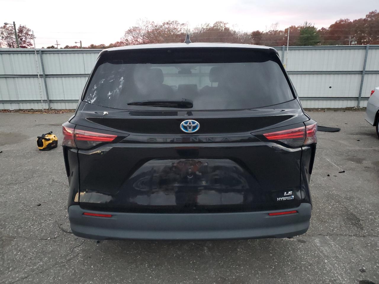2021 TOYOTA SIENNA LE photo 16