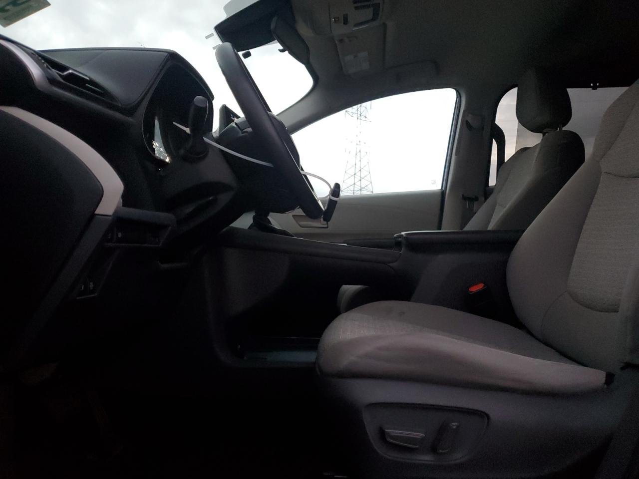 2021 TOYOTA SIENNA LE photo 19