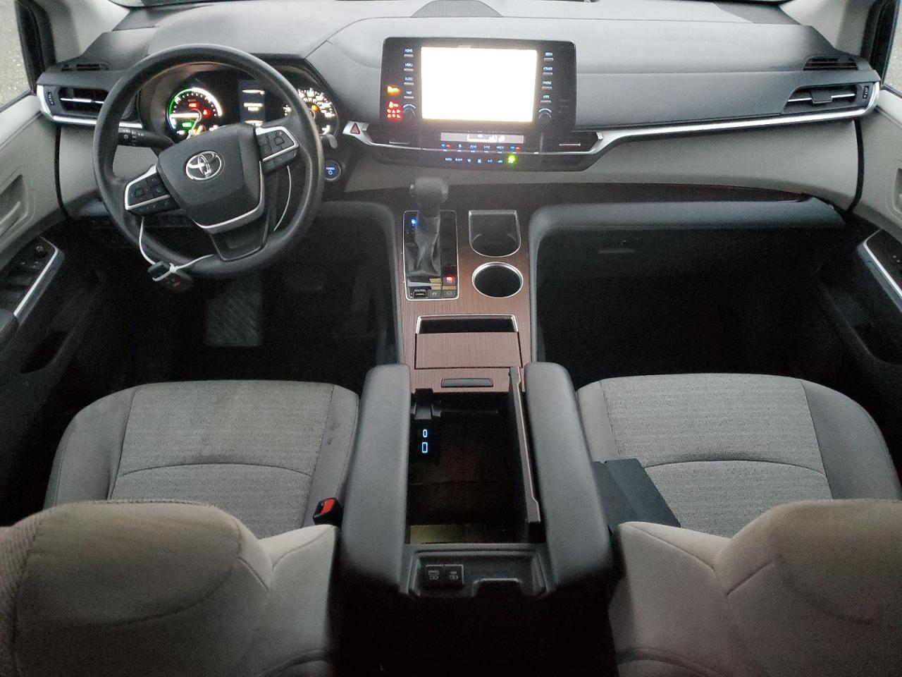 2021 TOYOTA SIENNA LE photo 22