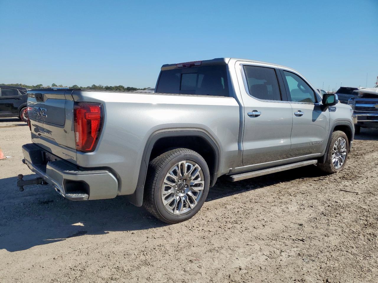 2025 GMC SIERRA K1500 DENALI ULTIMATE photo 3