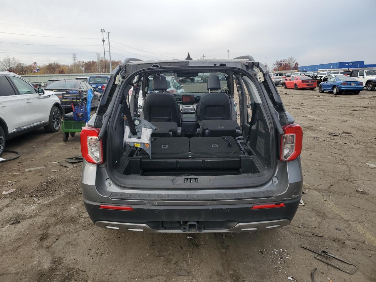 2023 FORD EXPLORER XLT photo 16