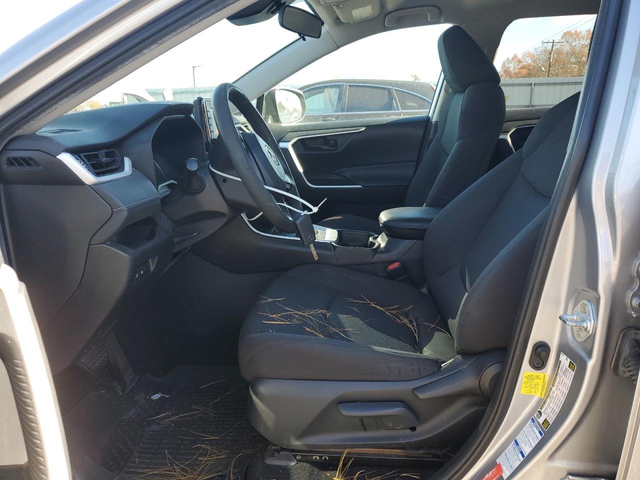 2021 TOYOTA RAV4 LE photo 13