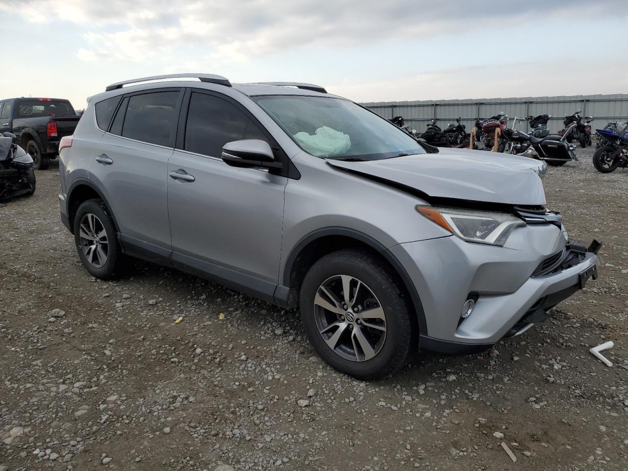 2016 TOYOTA RAV4 XLE photo 4