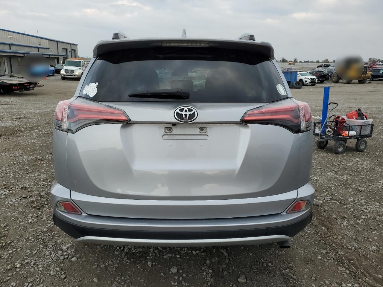 2016 TOYOTA RAV4 XLE photo 6