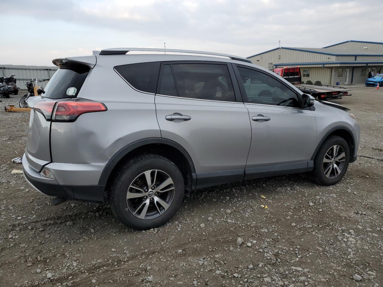 2016 TOYOTA RAV4 XLE photo 3