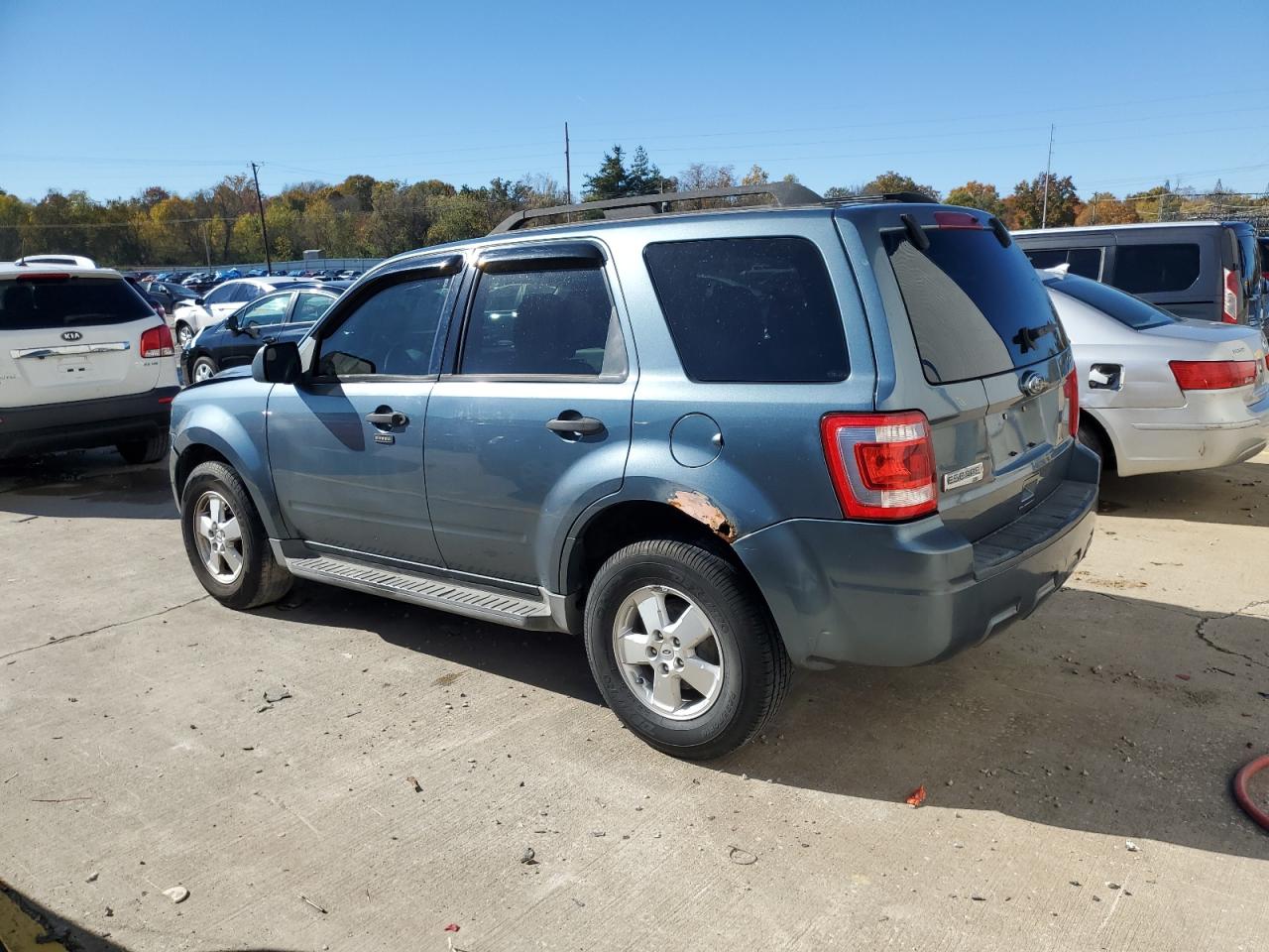 2010 FORD ESCAPE XLT photo 4