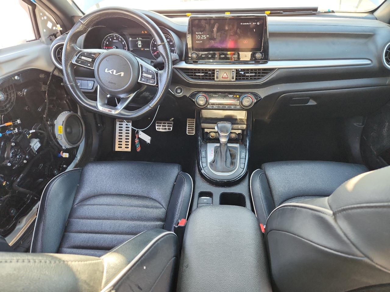 2023 KIA FORTE GT LINE photo 8