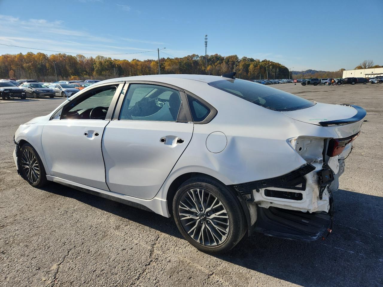 2023 KIA FORTE GT LINE photo 2