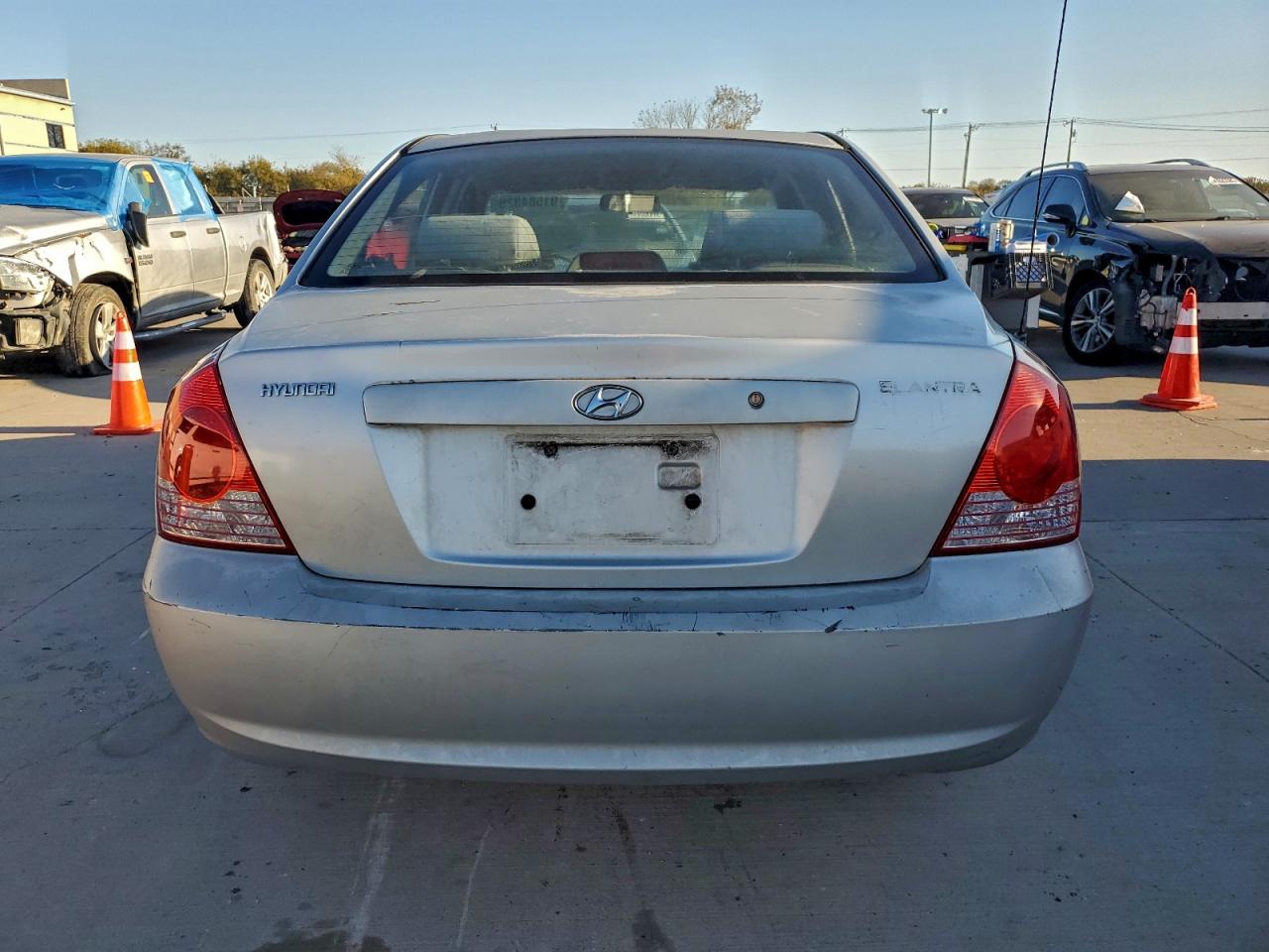2005 HYUNDAI ELANTRA GLS photo 11