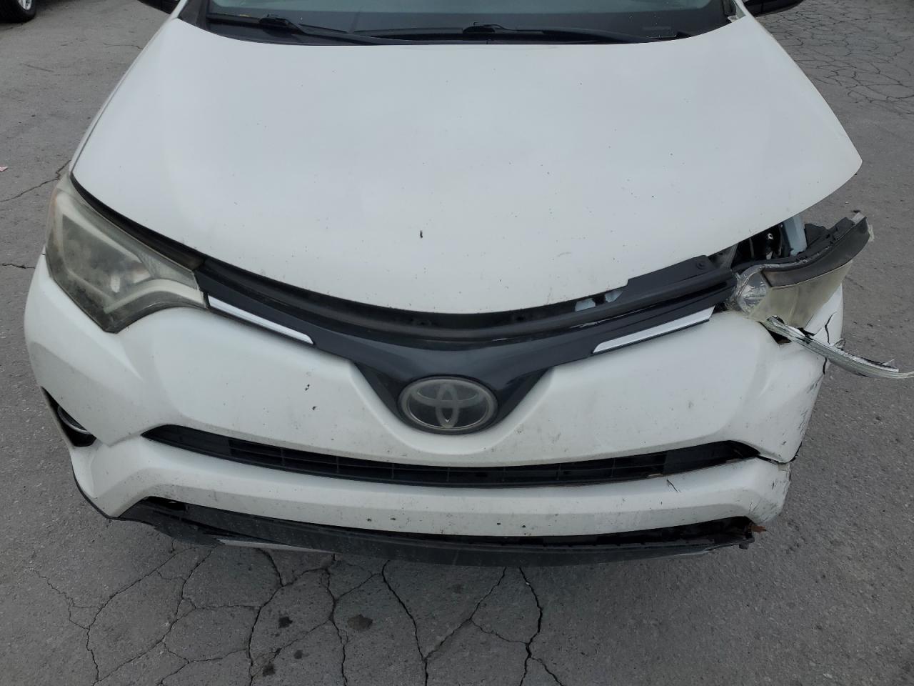 2017 TOYOTA RAV4 XLE photo 12