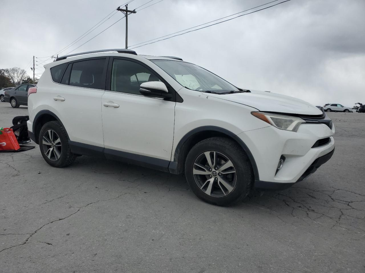 2017 TOYOTA RAV4 XLE photo 4