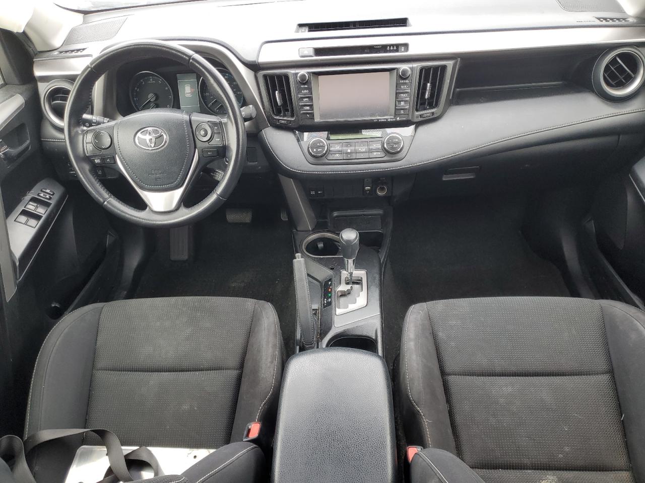 2017 TOYOTA RAV4 XLE photo 8