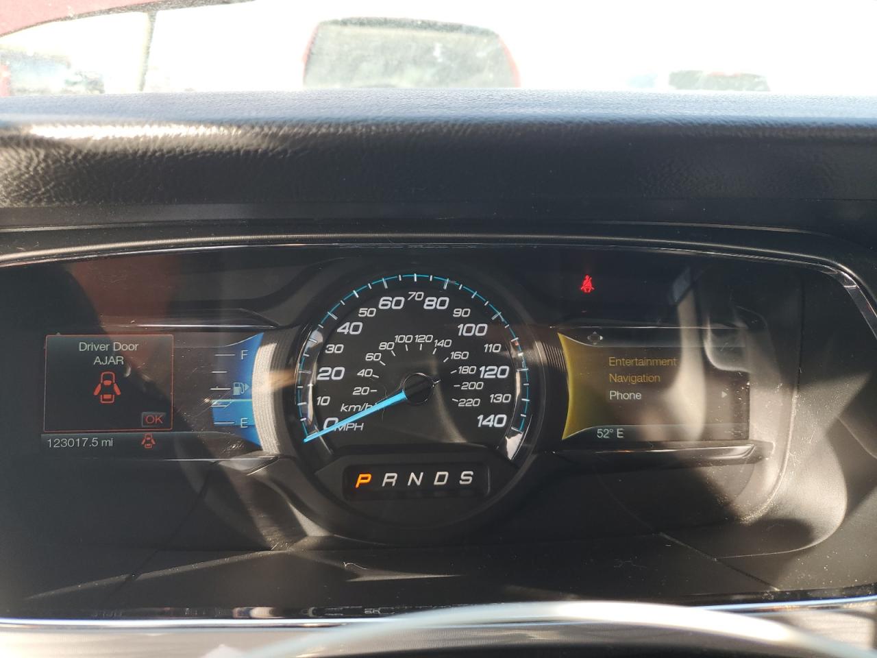 2015 FORD TAURUS photo 9