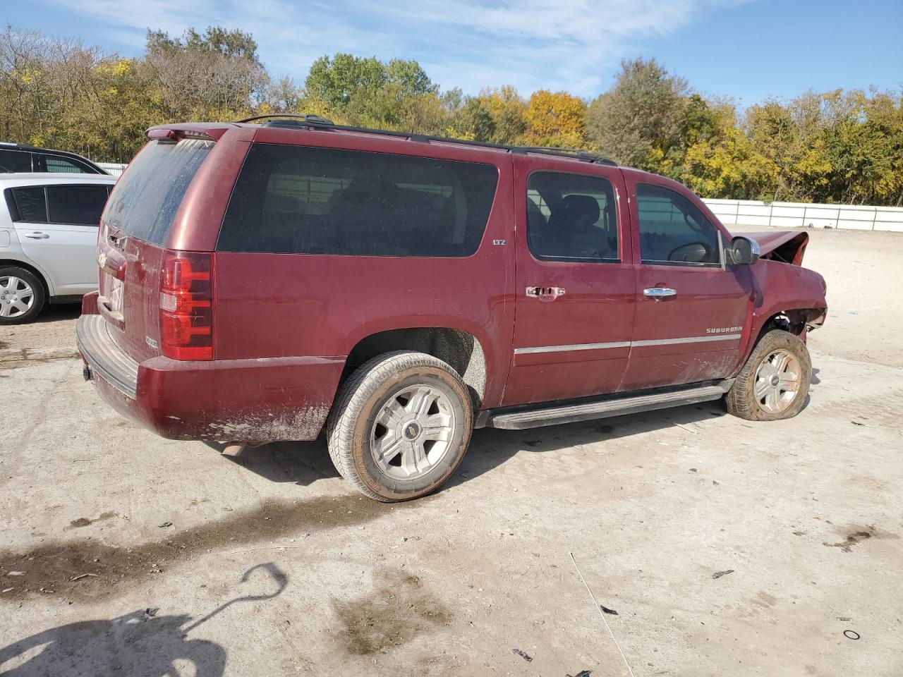 2011 CHEVROLET SUBURBAN K1500 LTZ photo 3