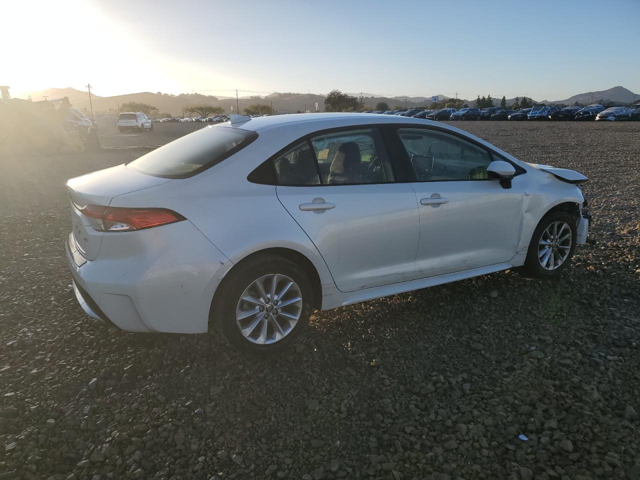 2020 TOYOTA COROLLA LE photo 3