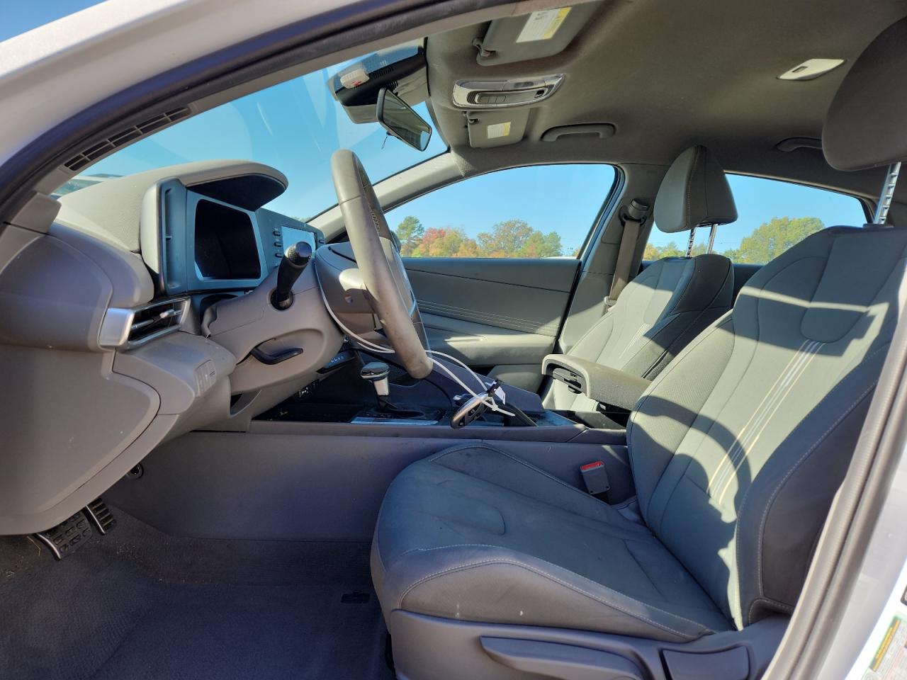 2025 HYUNDAI ELANTRA SEL SPORT photo 13