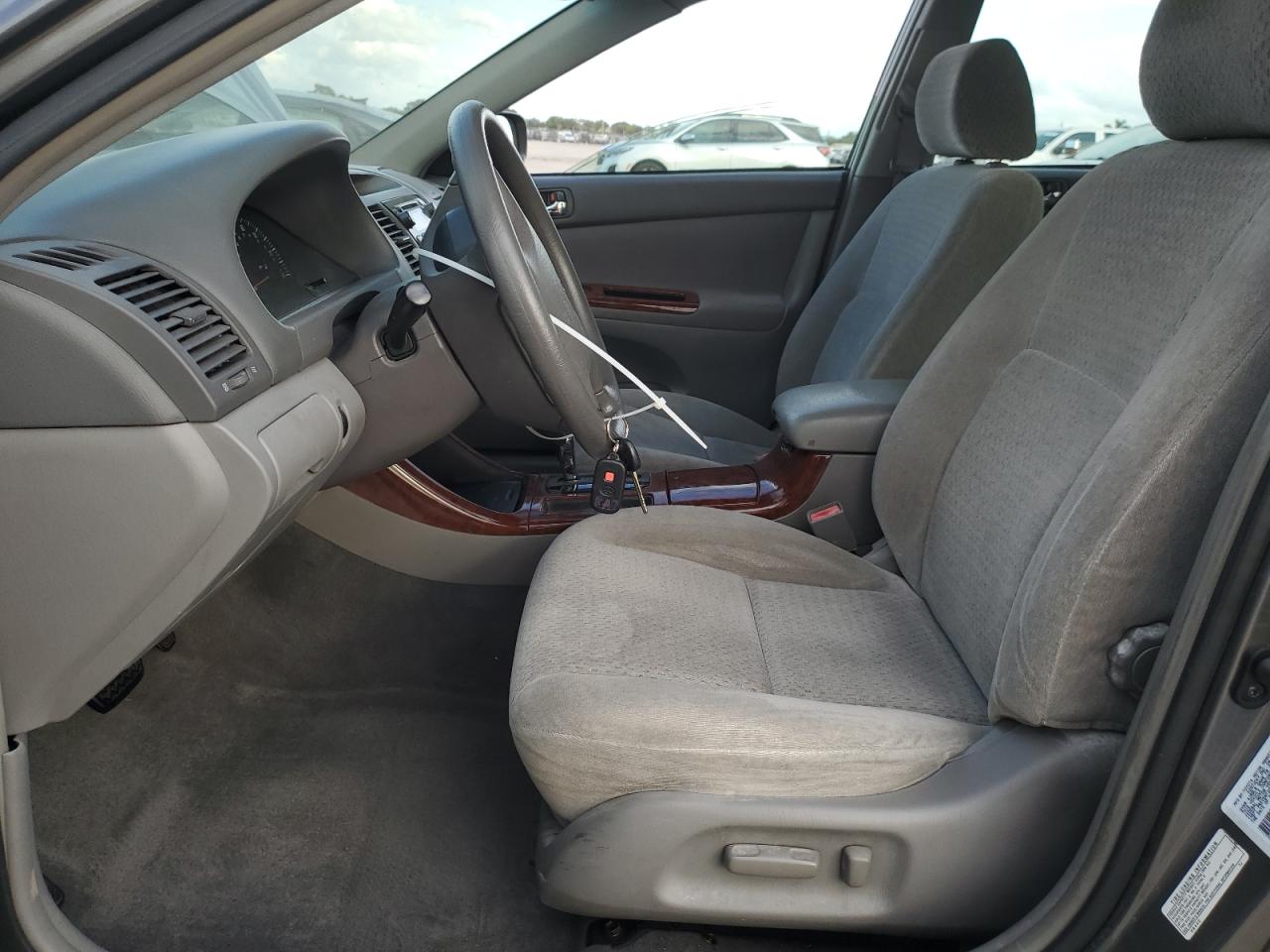 2002 TOYOTA CAMRY LE photo 7