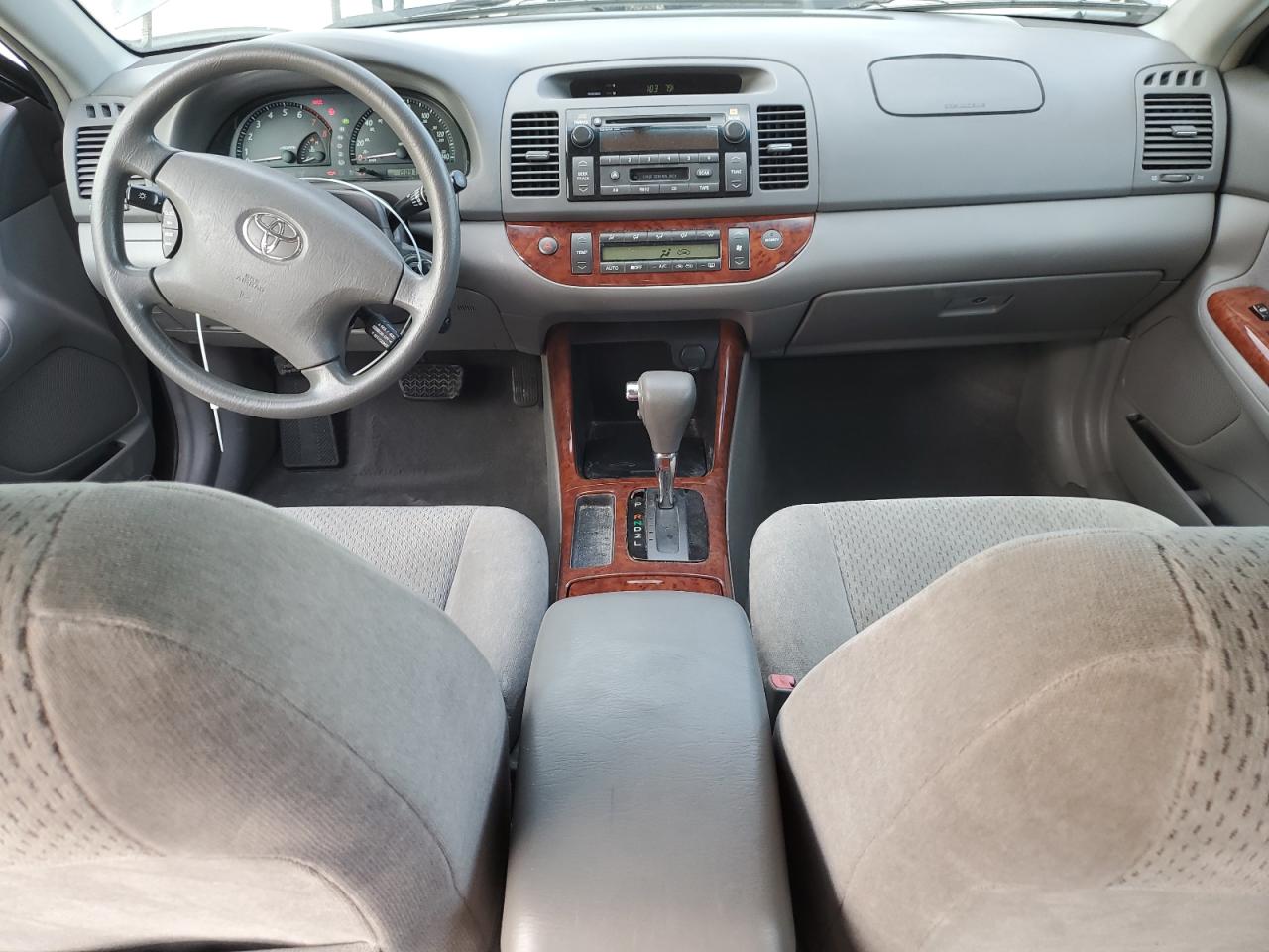 2002 TOYOTA CAMRY LE photo 8
