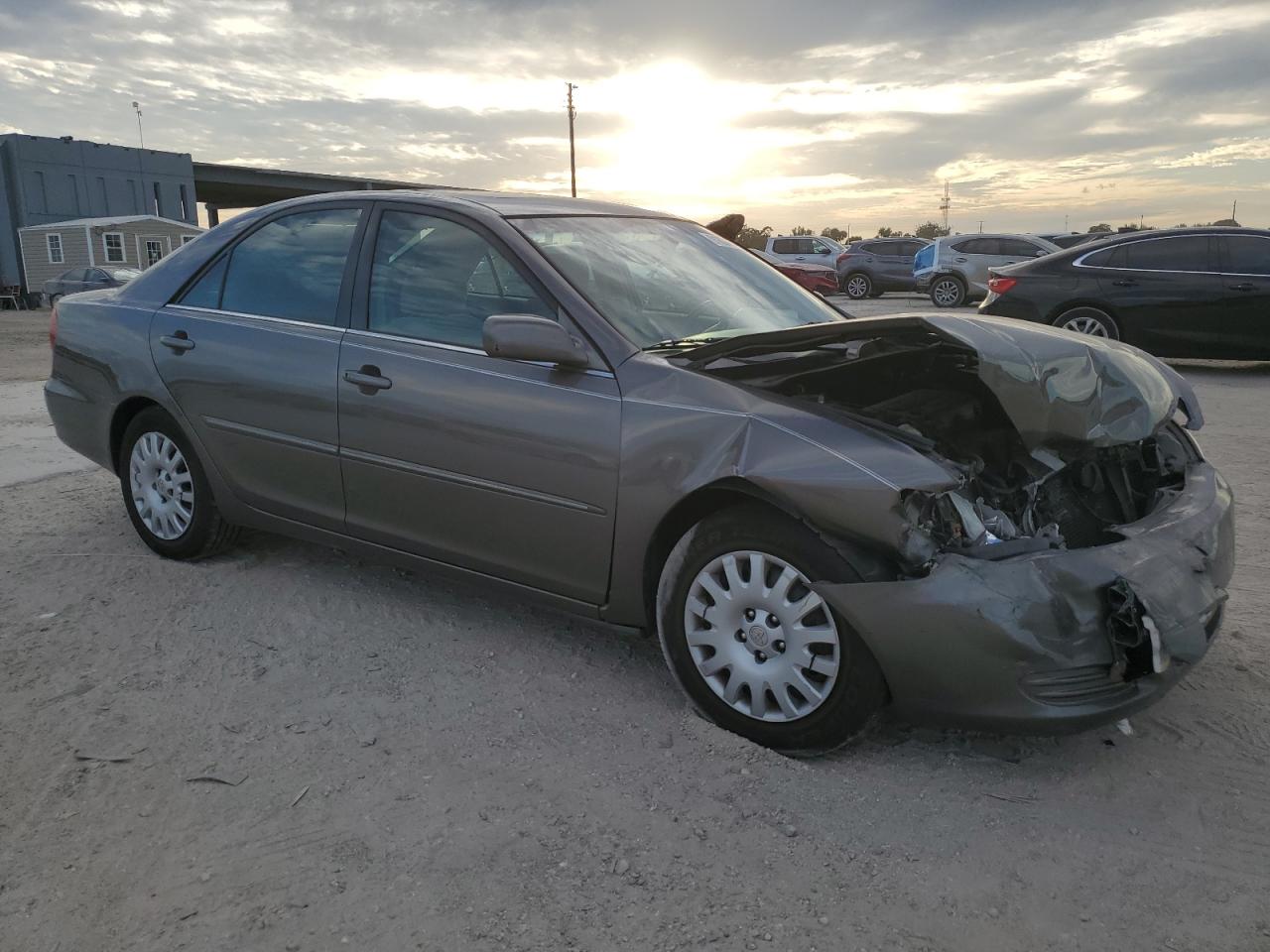 2002 TOYOTA CAMRY LE photo 4