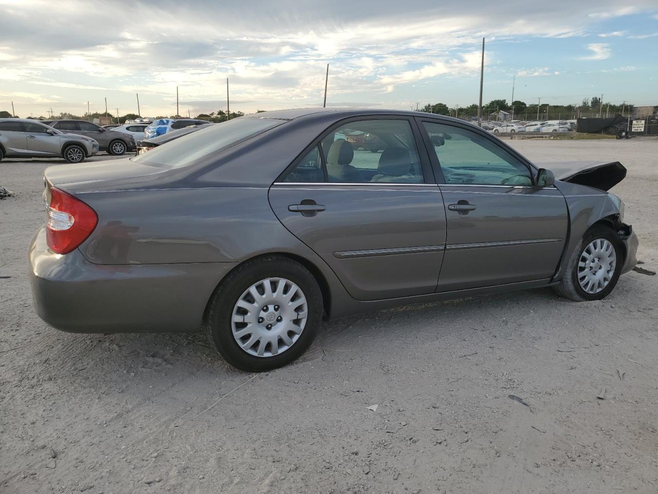 2002 TOYOTA CAMRY LE photo 3