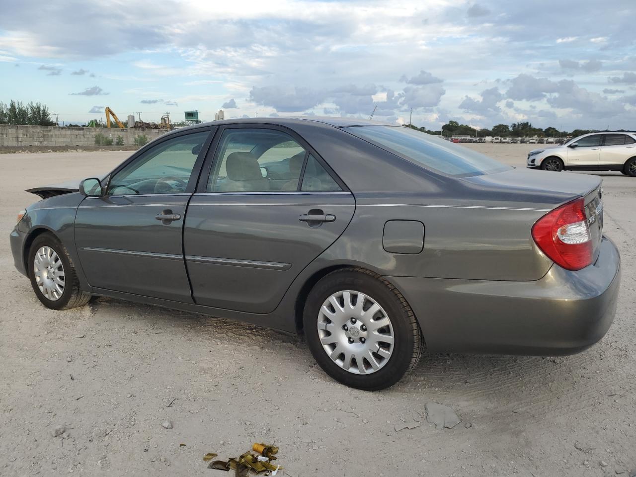 2002 TOYOTA CAMRY LE photo 2